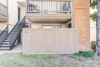 Building Photo - 6001 Reims Rd