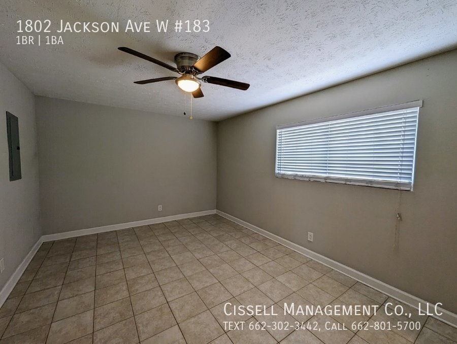 Foto principal - 1802 Jackson Ave W #183