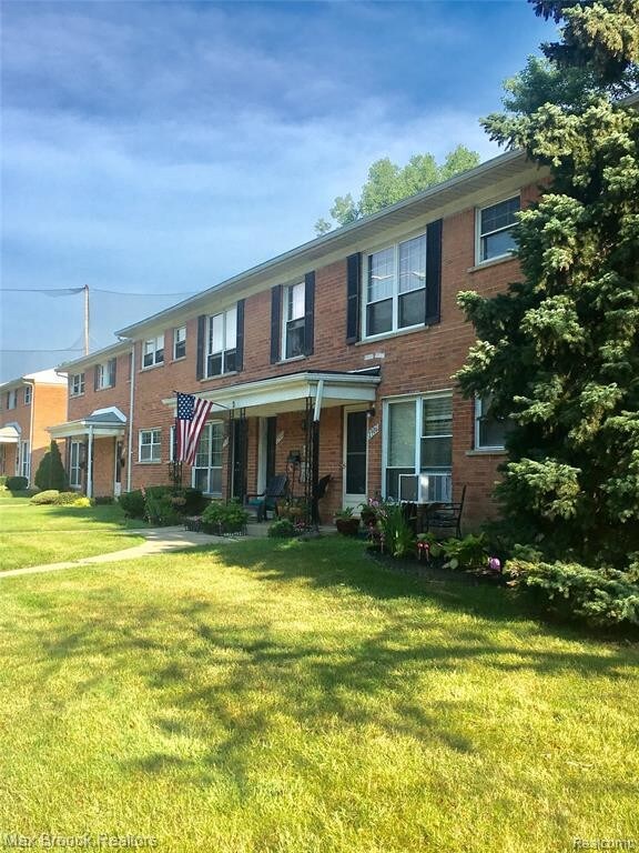 2906 W 13 Mile Rd, Royal Oak, MI 48073 Condo for Rent in Royal Oak