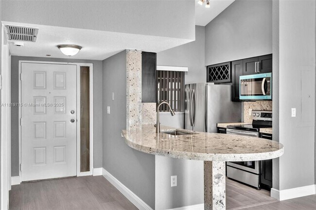 Foto del edificio - 2811 N Oakland Forest Dr