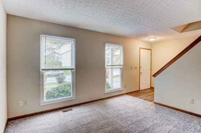 Building Photo - 4 Bedroom House Near Polaris!