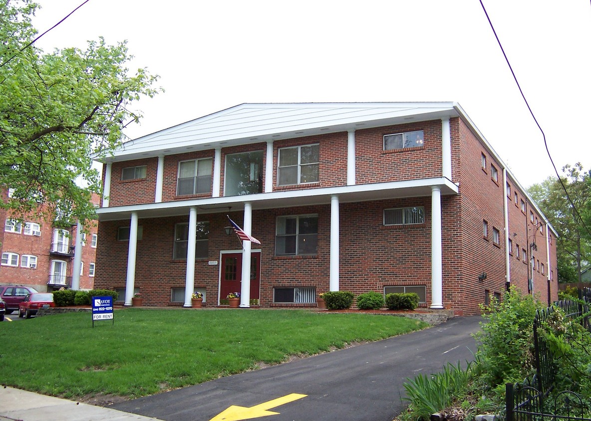 Primary Photo - The Colonial House Apartments