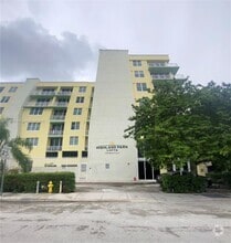Building Photo - 1350 NW 8th Ct