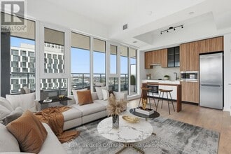 Building Photo - 1037 The Queensway