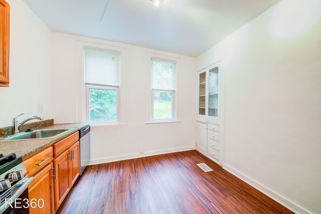 Foto del edificio - 2 br, 1 bath House - 36 Penelope Mt Washin...