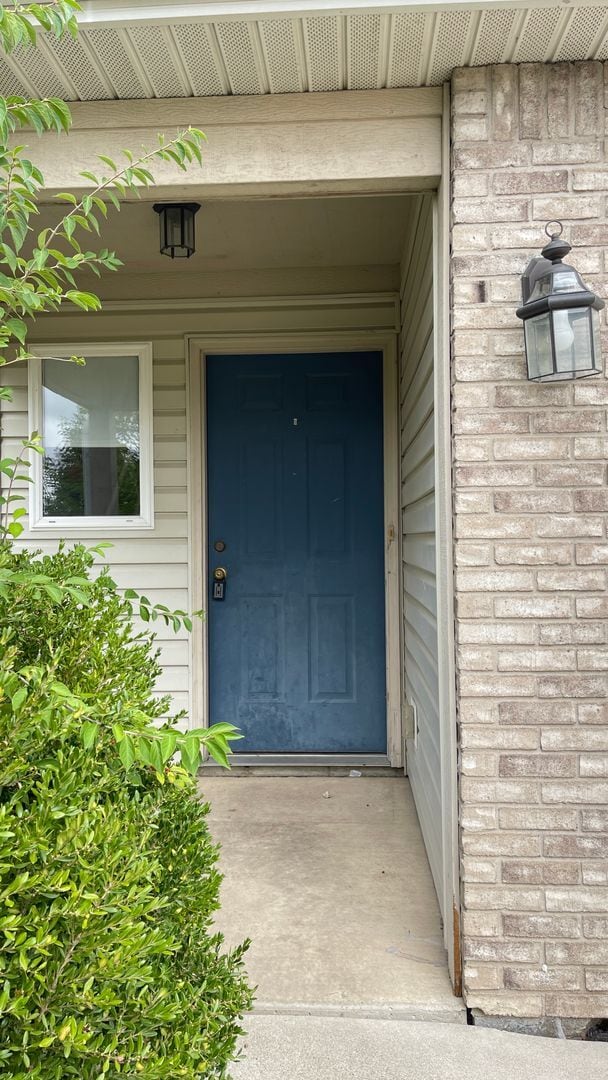 Building Photo - Large Duplex...Lindberg Village