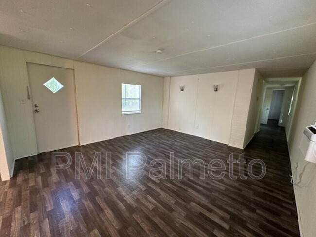Building Photo - 557 Sunset Rd