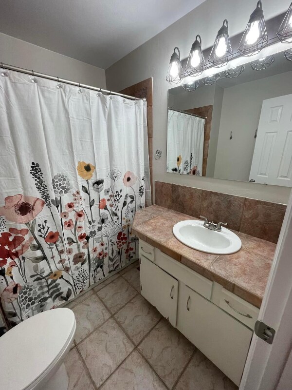 Building Photo - 409 Edgewood Dr