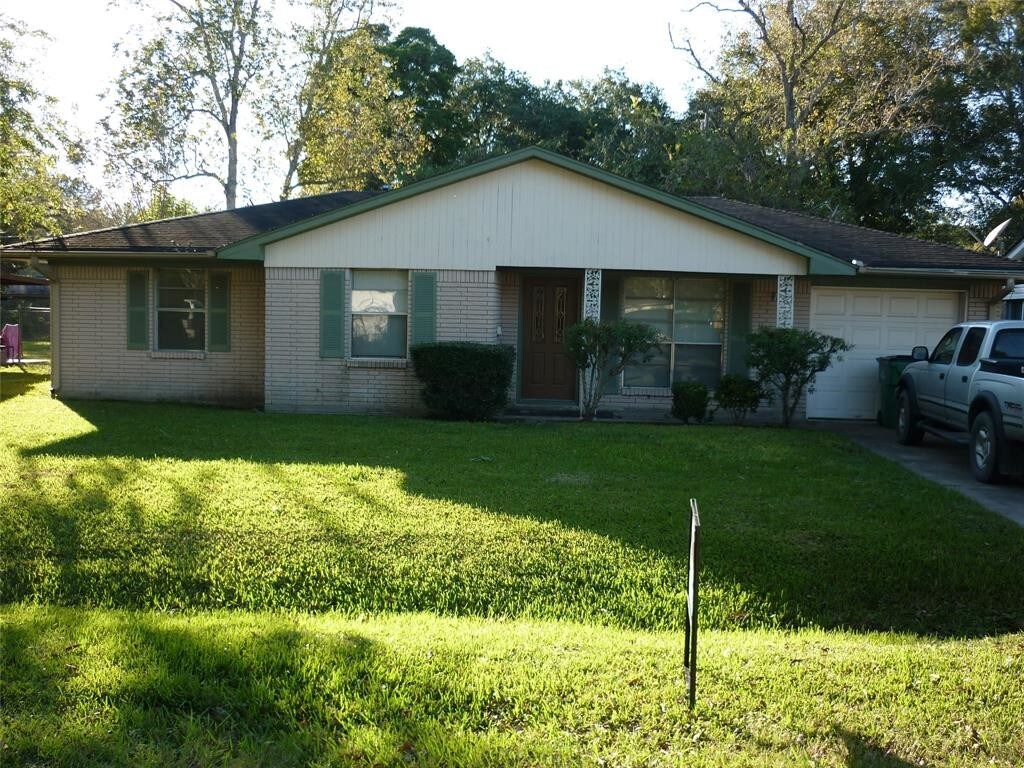 1104 Hampton Cir, Alvin, TX 77511 House for Rent in Alvin, TX