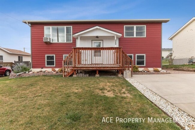 Building Photo - 520 Crazy Horse St