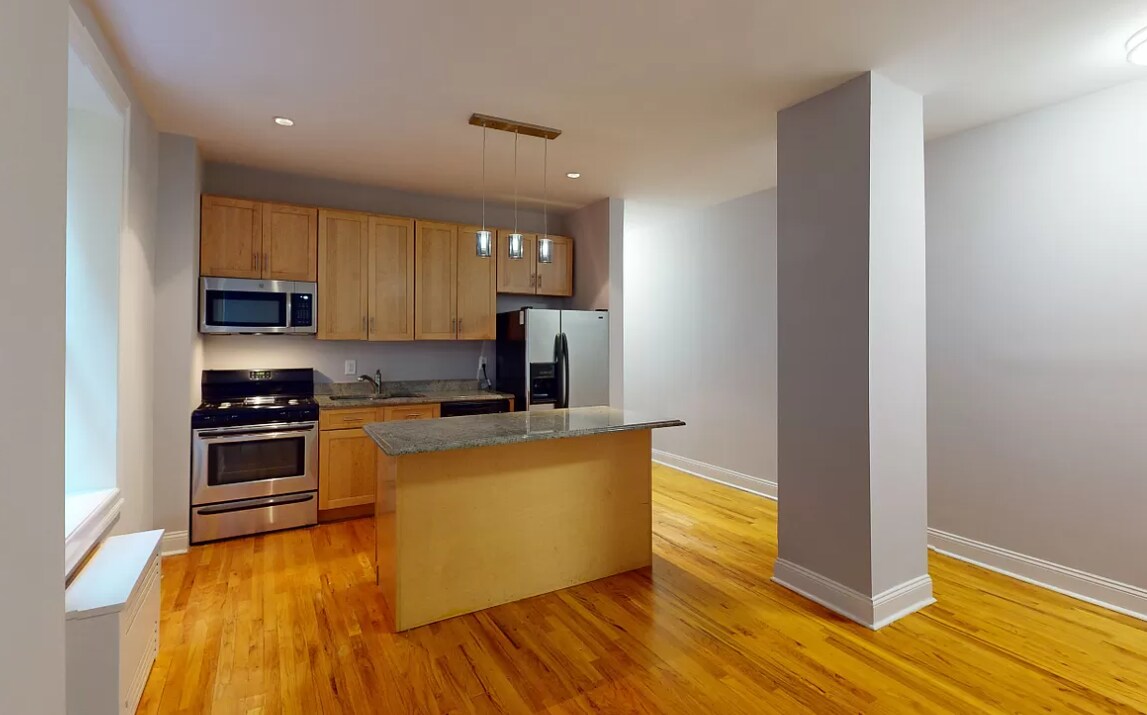 Primary Photo - 1020 Amsterdam Ave