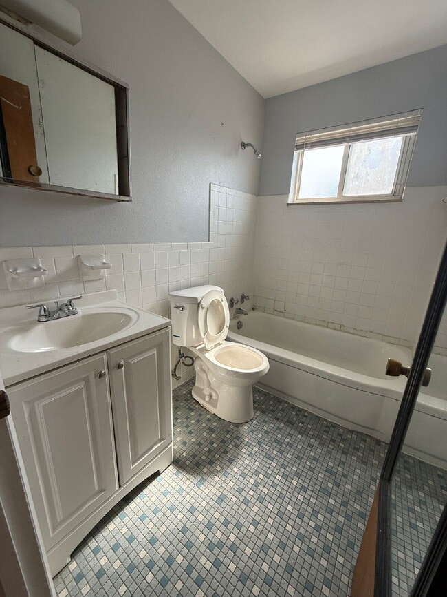 Building Photo - For Rent – 1 Bed / 1 Bath Apartment – $700/mo