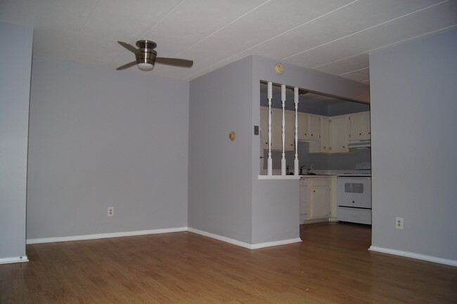 Dining Area to kitchen - 984 S Lincoln St