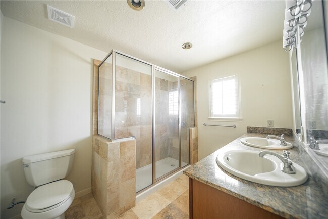 Foto del edificio - 13927 Lynnwood Ln