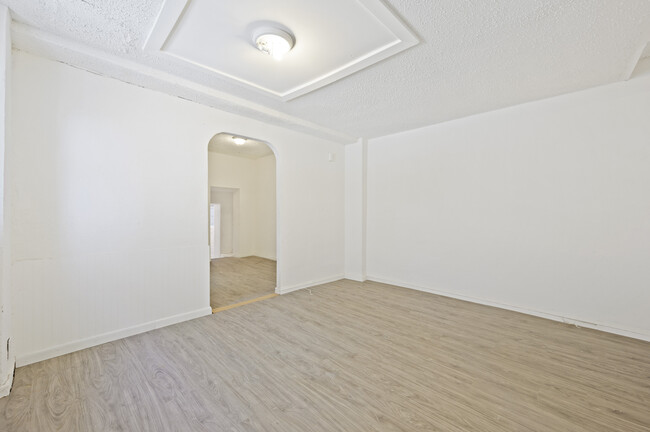 Building Photo - 42 E Rittenhouse St