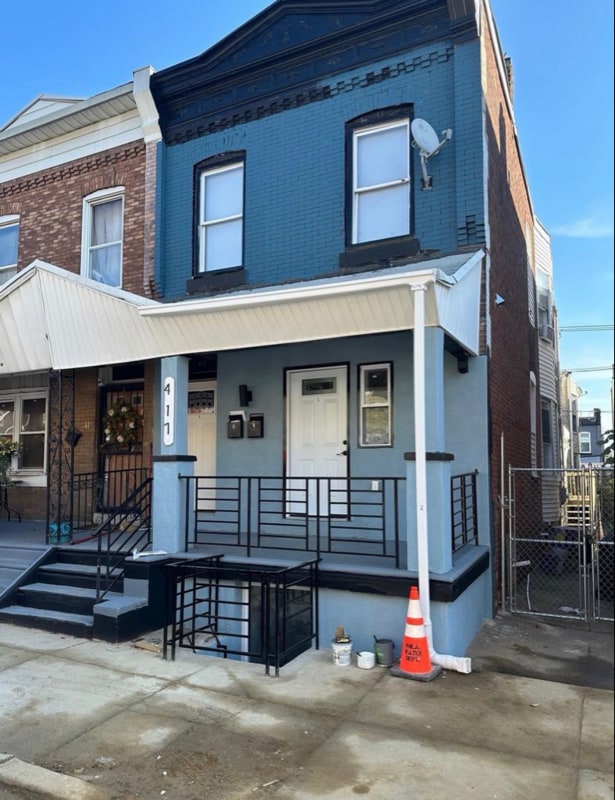 Building Photo - 417 N Salford St