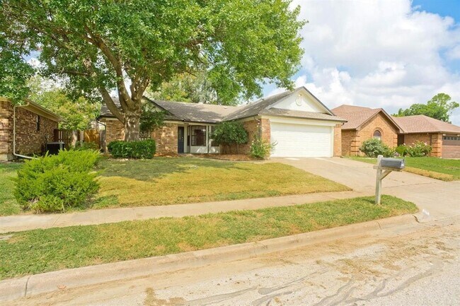 Foto del edificio - 7905 Lazy Brook Dr