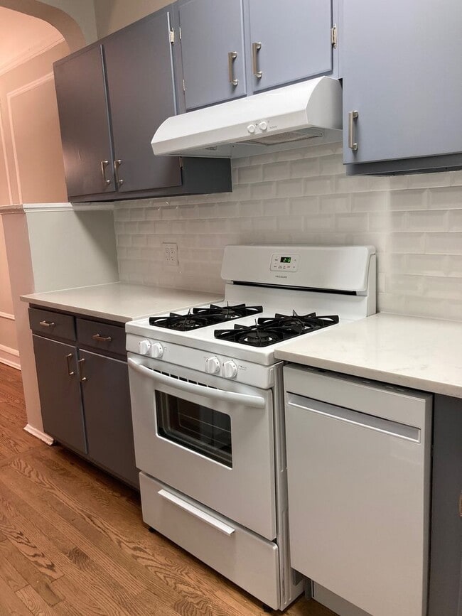 Foto del edificio - Recently Renovated East Rogers Park One Bedroom - Pets Welcome!