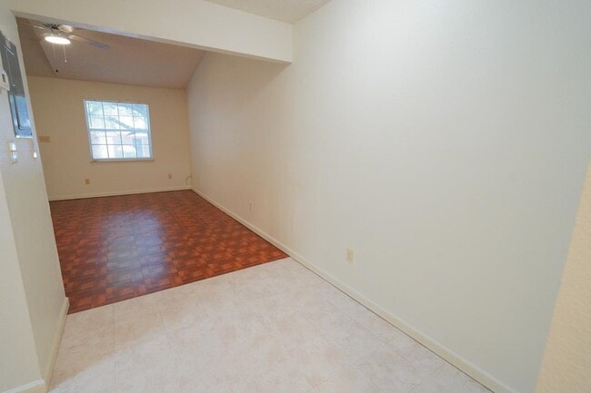 Building Photo - 2335 Parrot Ln