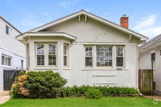 Building Photo - 6209 N Maplewood Ave