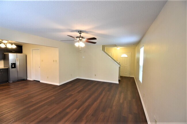 Building Photo - 2032 Dunsmore Ln