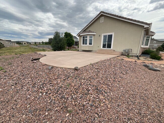 Building Photo - 4 Bedroom Home Available Near Jackson Cree...