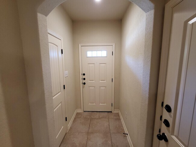 Foto del edificio - 6930 Lakeview Dr.