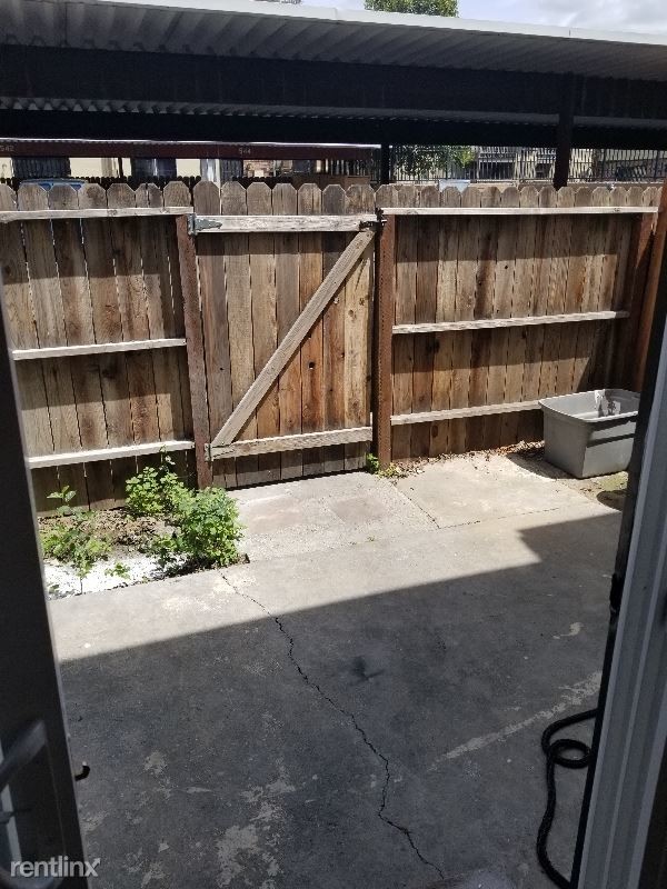 Building Photo - 3 br, 1.5 bath Townhome - 4450 Townehome dr