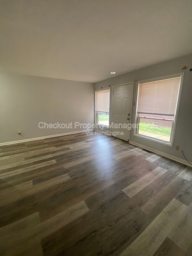 Interior Photo - Morgan Ford Road