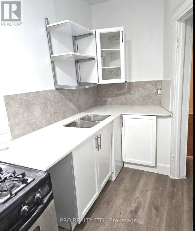 Building Photo - 526-526 Palmerston Blvd