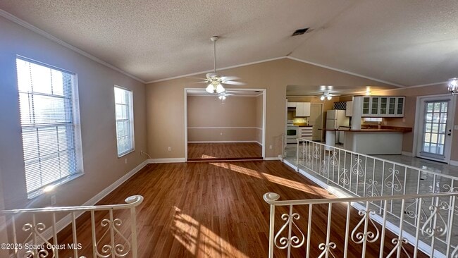 Building Photo - 301 Nesbitt St