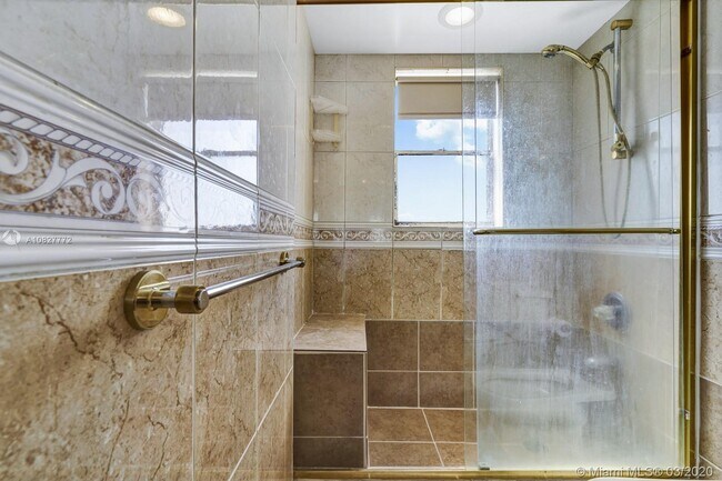 Foto del edificio - 1775 Washington Ave