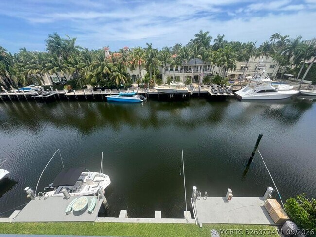 Building Photo - 180 Isle of Venice Dr