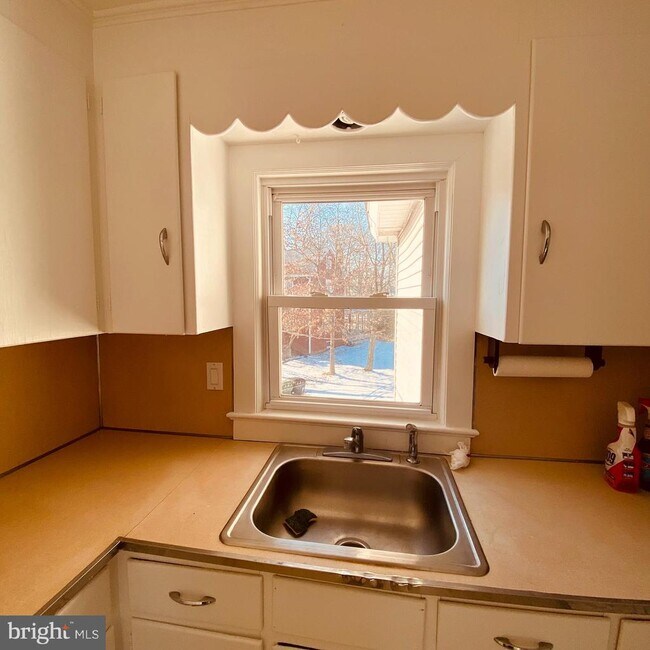 Foto del edificio - 328 S Broadway