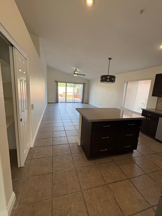 Foto del edificio - 7260 E Softwind Dr