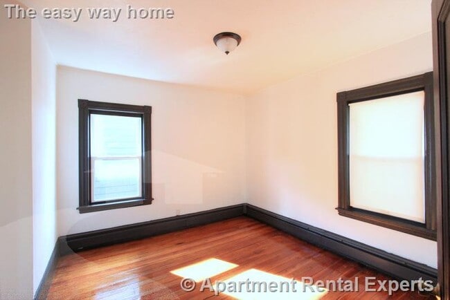 Building Photo - 53 Hinckley St