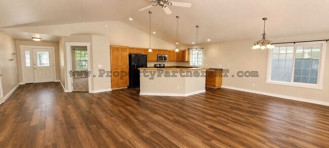 Foto del edificio - 3 Bedroom 2 Bath House - Near Emily Dickinson School