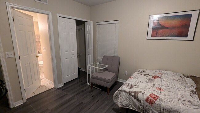 Photo - 2920 E Jefferson St Apartments