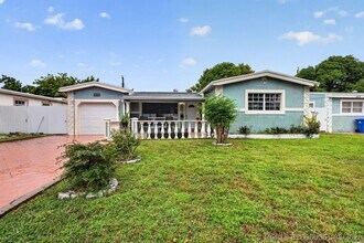 Building Photo - 2707 Bahama Dr