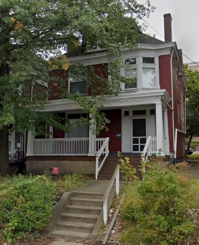 Primary Photo - 6 bedrooms Student Housing Available for r...