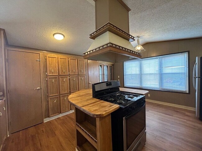 Building Photo - 10750 S Squirrel Creek Rd