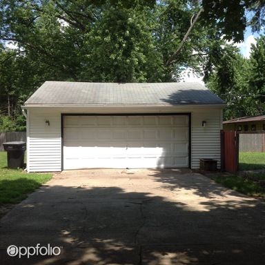 Building Photo - 52400 Zellers St