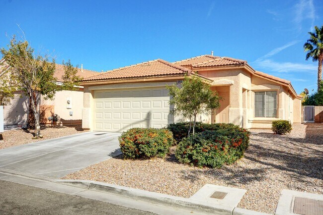 Building Photo - Incredible Single Story Southern Highlands...