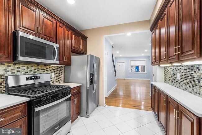 Building Photo - Finished Basement, 2.5 baths and Central Air!