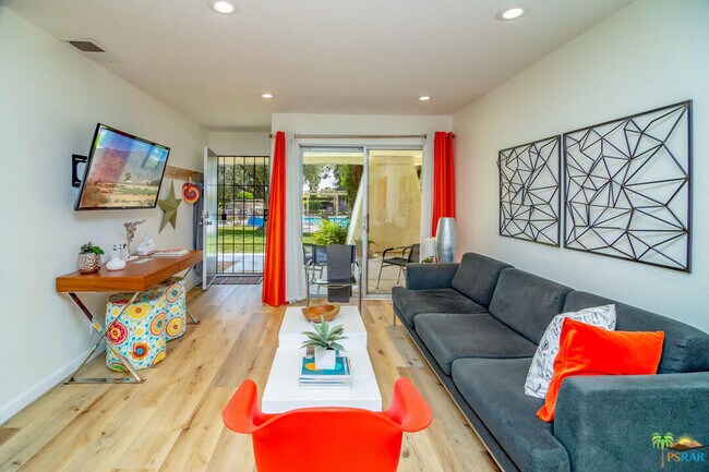 Building Photo - 550 N Villa Ct