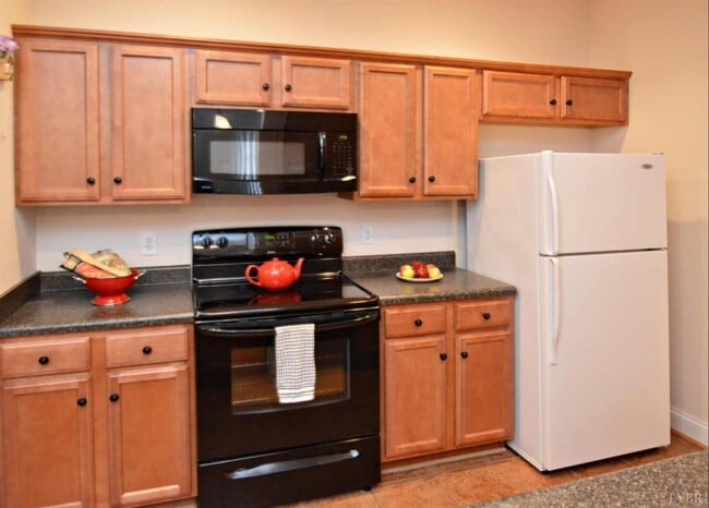 Building Photo - 623 Wyndhurst Dr