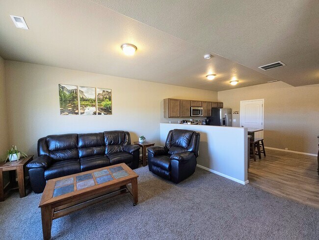 Building Photo - 7632 Spruce Pne Grv