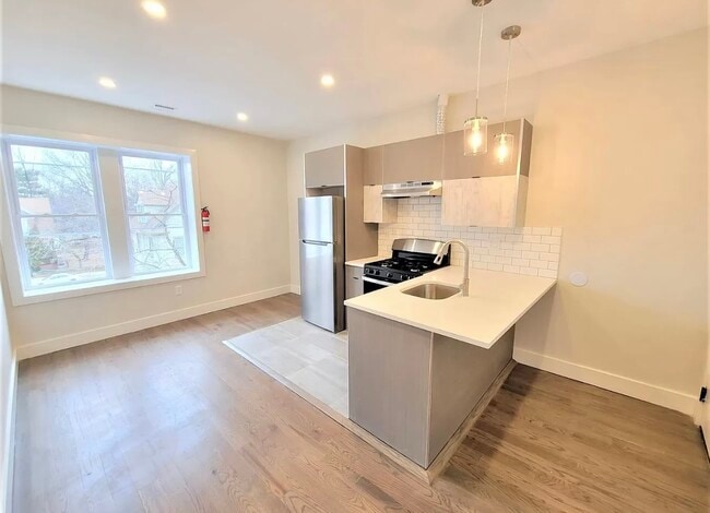535 Hawthorne Ave 303 - 540 Hawthorne Ave
