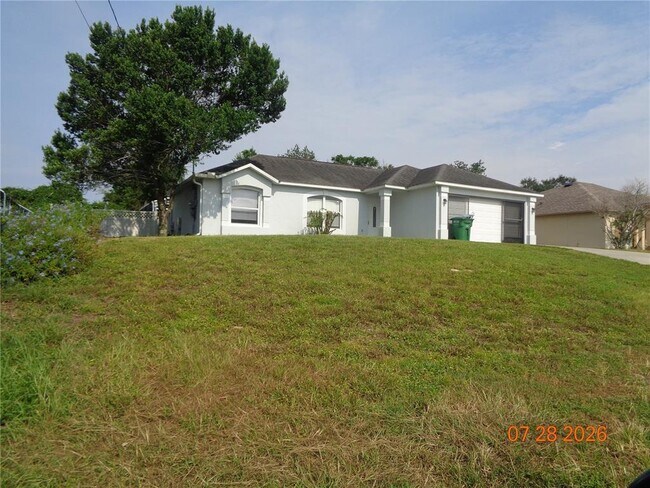 Building Photo - 2610 Groveland Ave