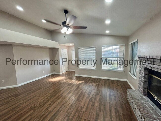 Foto del edificio - 14300 San Jose Ave
